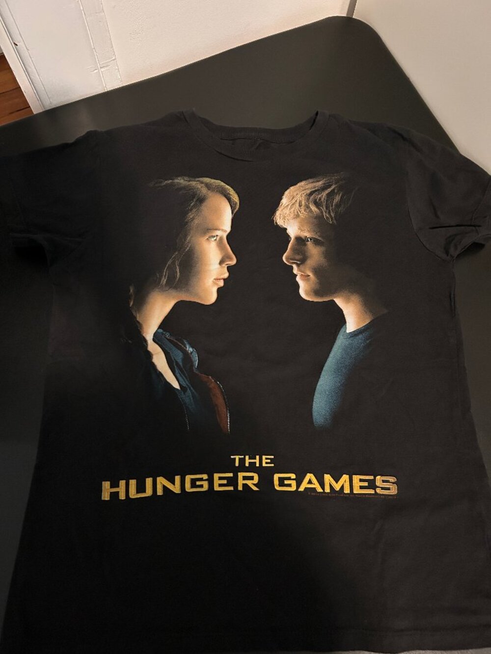 Women's Vintage Hunger Games Katniss facing Peeta size XL t-shirt